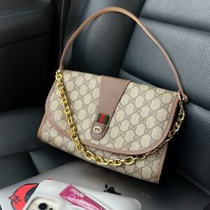 ✨🍒Vintage Gucci Beige GG Canvas Shoulder Bag with Brown Trim and Gold Chain🍒✨